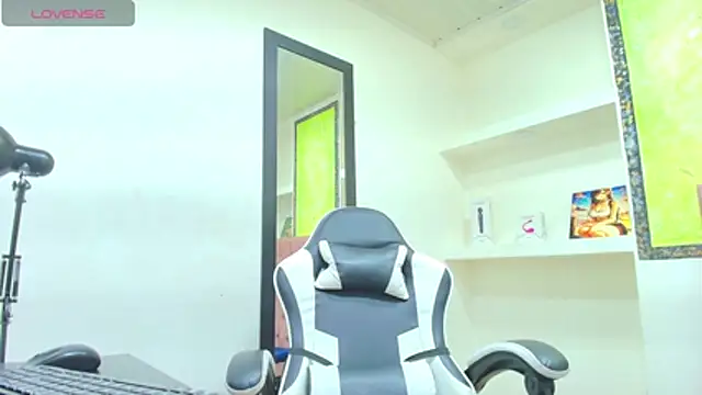 zoe connor19 online show from 11.26.25