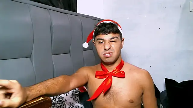 Snapshot of beautiful_james chatting on 12.14.24 beautiful james online show from 12.14.24