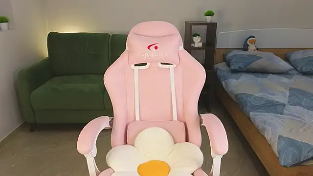 Eveleen Soleen online show from 12.22.24