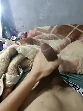 Snapshot of Juliano69xv chatting on 10.28.25 Juliano69xv online show from 10.28.25