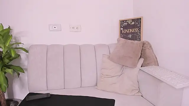 lulu rrussell online show from 02.05.25