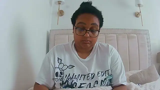 Snapshot of vanilla_chocolate23 chatting on 09.20.25 vanilla chocolate23 online show from 09.20.25