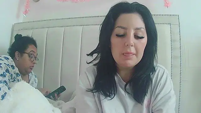 Snapshot of vanilla_chocolate23 chatting on 11.18.25 vanilla chocolate23 online show from 11.18.25