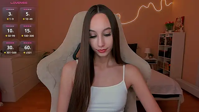 Snapshot of your_emily_ chatting on 03.19.25 your emily online show from 03.19.25