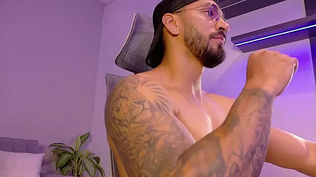 Snapshot of tony_muscle chatting on 04.19.26 tony muscle online show from 04.19.26