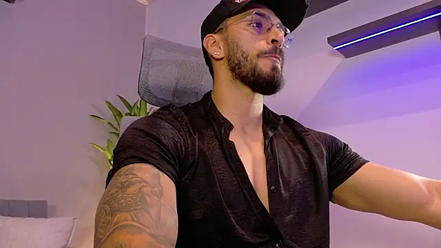 Snapshot of tony_muscle chatting on 04.26.26 tony muscle online show from 04.26.26