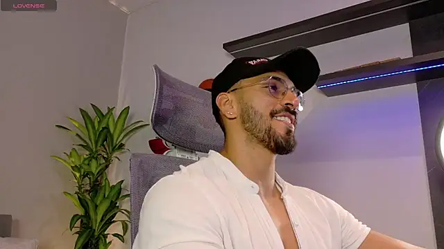 Snapshot of tony_muscle chatting on 05.09.26 tony muscle online show from 05.09.26