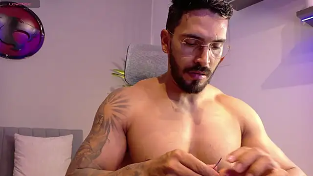 Snapshot of tony_muscle chatting on 05.15.26 tony muscle online show from 05.15.26