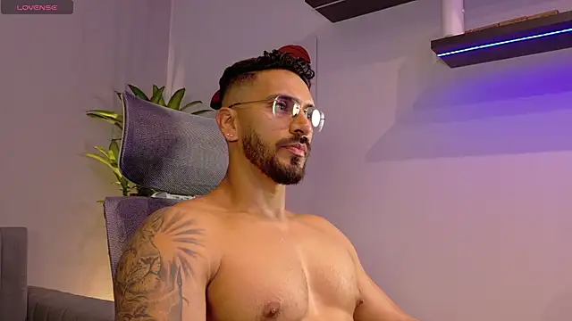Snapshot of tony_muscle chatting on 05.17.26 tony muscle online show from 05.17.26