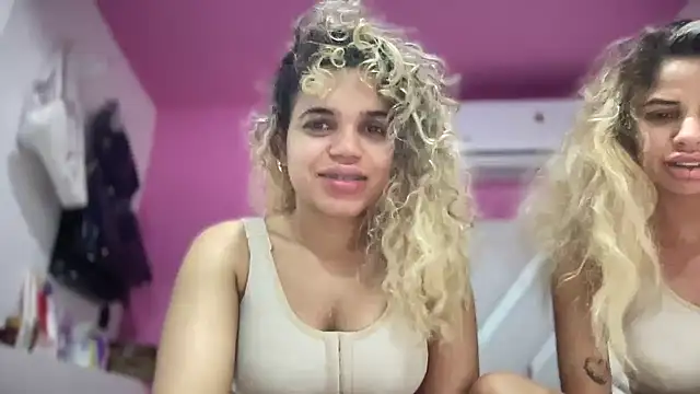 Snapshot of Susandolls chatting on 12.20.25 Susandolls online show from 12.20.25