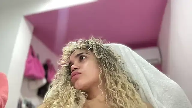 Snapshot of Susandolls chatting on 01.05.26 Susandolls online show from 01.05.26