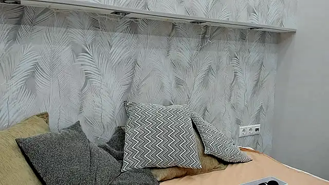 Miss you kiss online show from 12.19.24