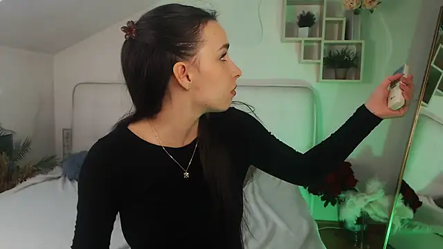 AuroraAksnesss online show from 03.11.25