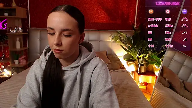 AuroraAksnesss online show from 03.17.25