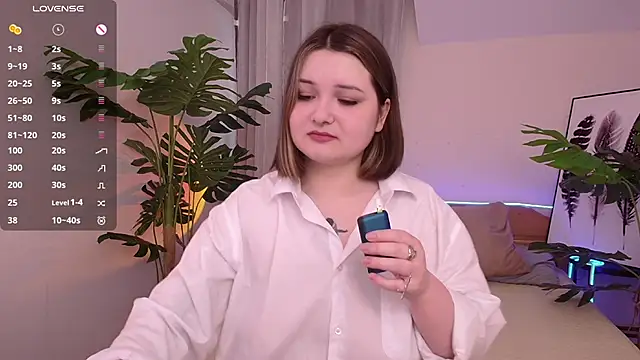 Snapshot of Alice_Walters chatting on 03.11.25 Alice Walters online show from 03.11.25