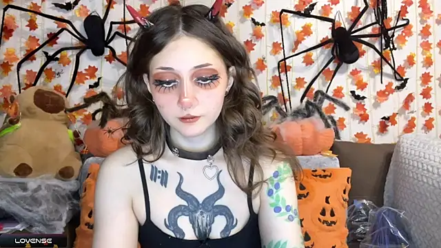 Snapshot of _Devill_Baby chatting on 10.17.25 Devill Baby online show from 10.17.25