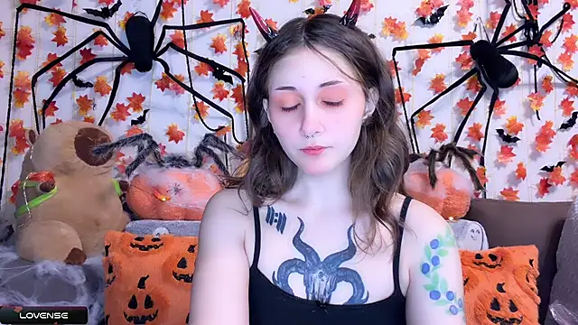 Snapshot of _Devill_Baby chatting on 11.03.25 Devill Baby online show from 11.03.25