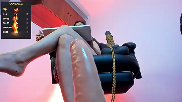 Snapshot of charlotte_joliedart chatting on 02.28.25 charlotte joliedart online show from 02.28.25