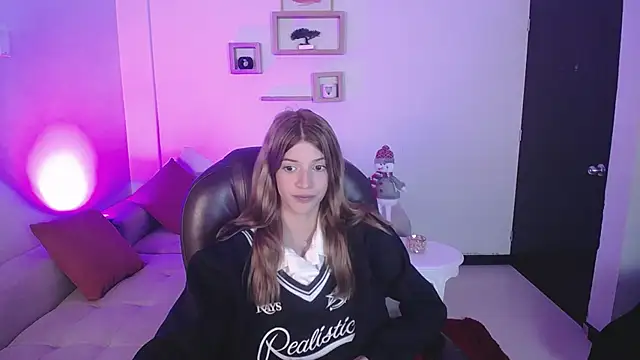 Snapshot of Nora_Vennucci chatting on 12.10.24 Nora Vennucci online show from 12.10.24