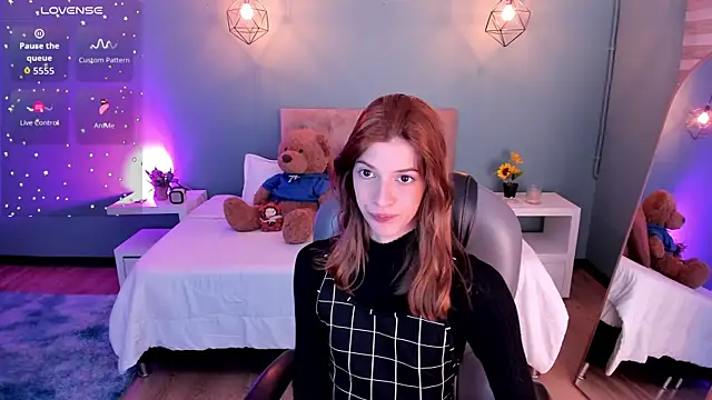 Snapshot of Nora_Vennucci chatting on 09.10.25 Nora Vennucci online show from 09.10.25