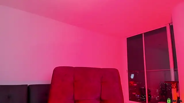 Snapshot of Borbala_Iggy chatting on 02.12.25 Borbala Iggy online show from 02.12.25