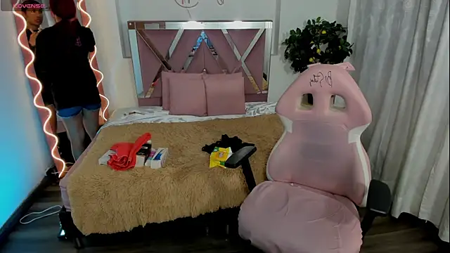 Daphnne tay online show from 02.05.25