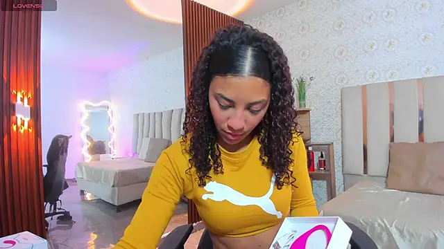 Daphnne tay online show from 10.05.25