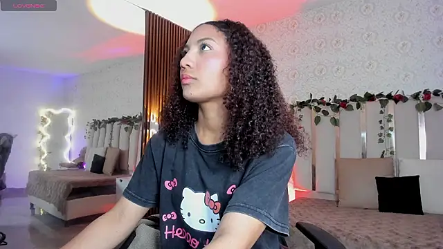 Snapshot of Daphnne_tay chatting on 02.20.26 Daphnne tay online show from 02.20.26