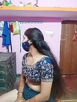 Snapshot of Cute-Simmi chatting on 12.10.24 Cute-Simmi online show from 12.10.24