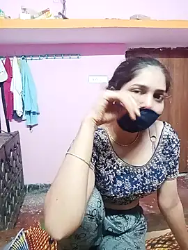 Snapshot of Cute-Simmi chatting on 12.13.24 Cute-Simmi online show from 12.13.24