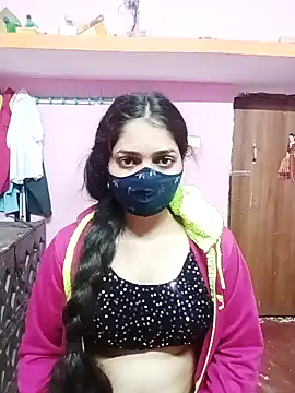 Snapshot of Cute-Simmi chatting on 12.17.24 Cute-Simmi online show from 12.17.24