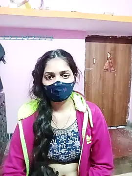 Snapshot of Cute-Simmi chatting on 12.18.24 Cute-Simmi online show from 12.18.24