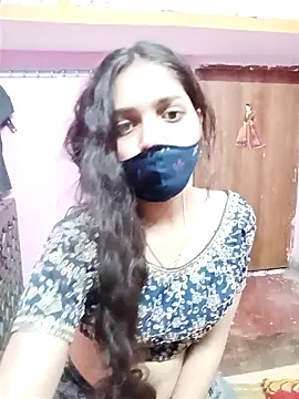 Snapshot of Cute-Simmi chatting on 12.18.24 Cute-Simmi online show from 12.18.24