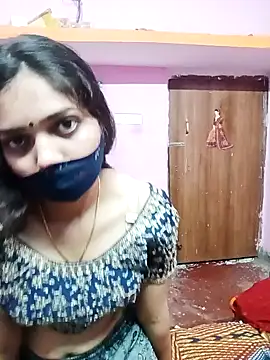 Snapshot of Cute-Simmi chatting on 12.25.24 Cute-Simmi online show from 12.25.24