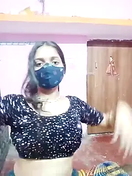 Snapshot of Cute-Simmi chatting on 12.28.24 Cute-Simmi online show from 12.28.24