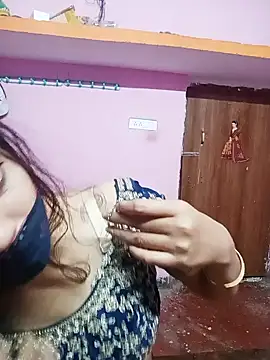 Snapshot of Cute-Simmi chatting on 12.29.24 Cute-Simmi online show from 12.29.24