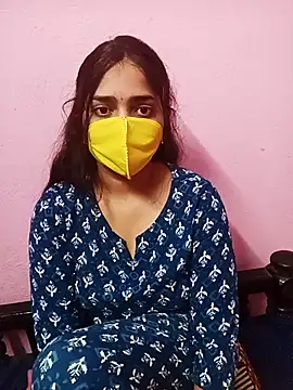 Snapshot of Cute-Simmi chatting on 12.19.25 Cute-Simmi online show from 12.19.25