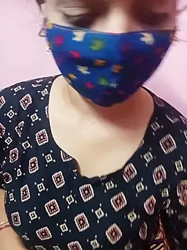 Snapshot of Cute-Simmi chatting on 12.22.25 Cute-Simmi online show from 12.22.25