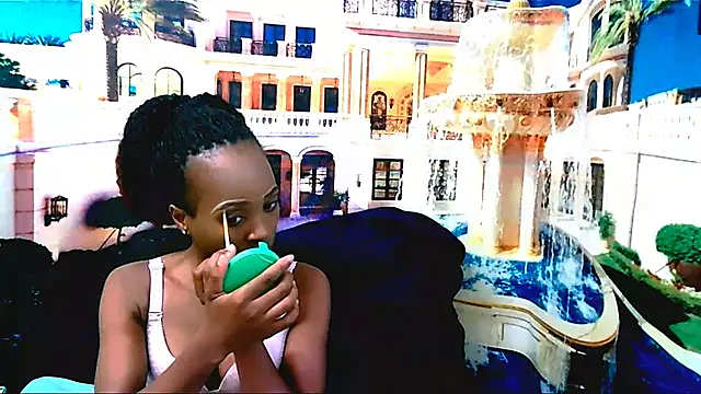 Snapshot of EbonyCreamy69 chatting on 12.11.24 EbonyCreamy69 online show from 12.11.24