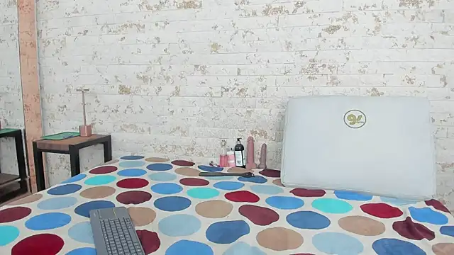 Snapshot of pamela_west chatting on 01.25.25 pamela west online show from 01.25.25