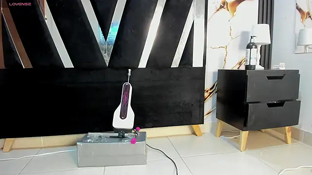 Snapshot of KarinaSimonz chatting on 12.19.25 KarinaSimonz online show from 12.19.25