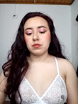 Emi chik online show from 12.29.24