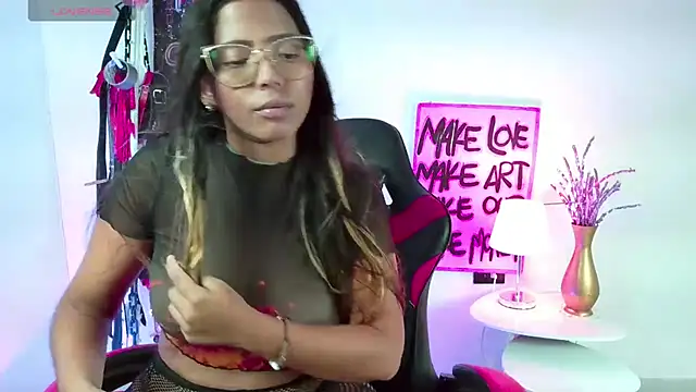 Snapshot of Megaan_Greey chatting on 11.29.25 Megaan Greey online show from 11.29.25