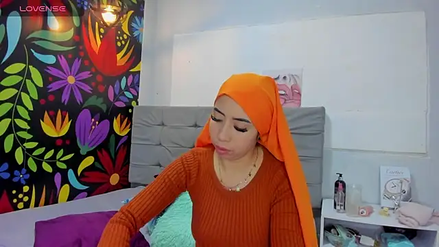 Snapshot of Sweet_hot_mia chatting on 01.24.25 Sweet hot mia online show from 01.24.25