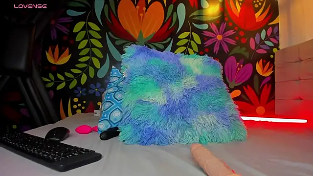 Snapshot of Sweet_hot_mia chatting on 02.15.25 Sweet hot mia online show from 02.15.25