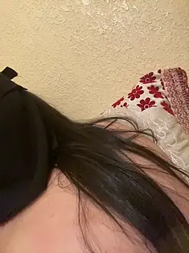 Snapshot of Cameelia chatting on 11.23.25 Cameelia online show from 11.23.25