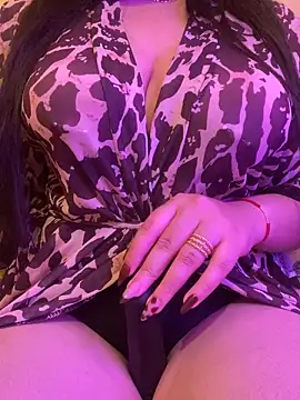 Snapshot of Cameelia chatting on 12.20.25 Cameelia online show from 12.20.25