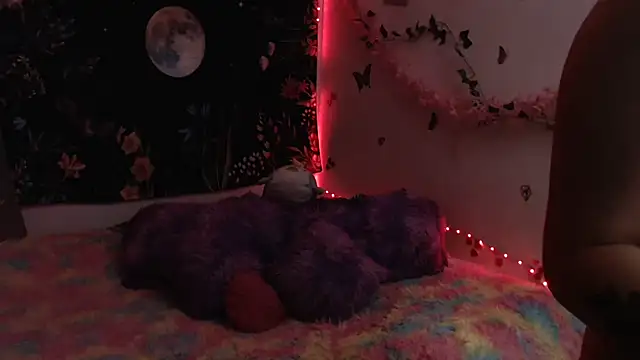 Snapshot of Emillyy_m chatting on 04.06.26 Emillyy m online show from 04.06.26