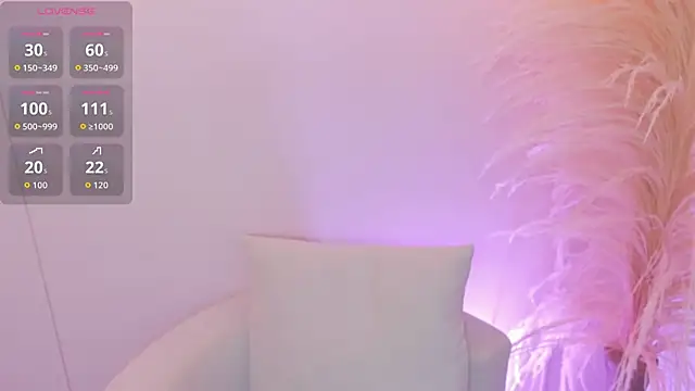 thaliafox  online show from 04.14.26