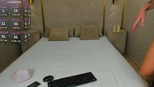 Snapshot of EmmaSparky chatting on 11.07.25 EmmaSparky online show from 11.07.25